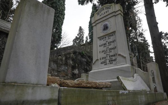 AZRA ERHAT'IN MEZARINA İKİNCİ SALDIRI