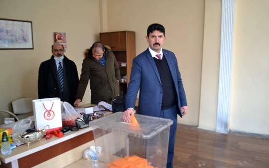 Horasan esnaf ve sanatkarlar odası başkanlığına Burhan Aydın seçildi