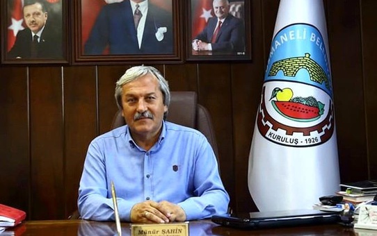 Başkan Şahin'den eski Genel Müdür Poyraz'a övgü dolu sözler