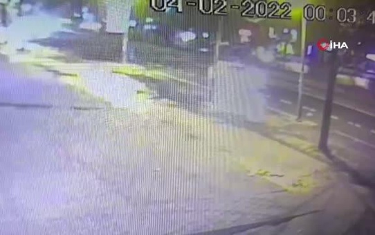 Esenyurt'ta taksiciyi ölümden döndüren olay...Yolun ortasında duran kaldırım taşına çarpan taksici ölümden döndü