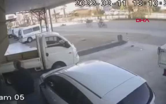 Engelli çocuğunun arkasından koşan kadın, motosikletin çarpmasıyla yaşamını yitirdi