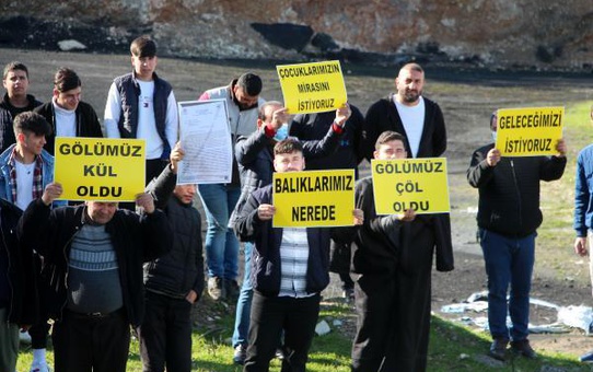 MAHALLELİDEN 'GÖLET KURUTULDU' EYLEMİ