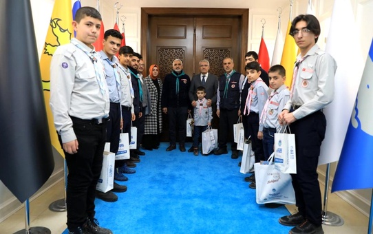İzcilerden Başkan Güder'e ziyaret