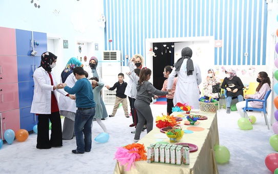 Kayseri Engelsiz Çocuk Evi'nde sürpriz doğum günü kutlaması