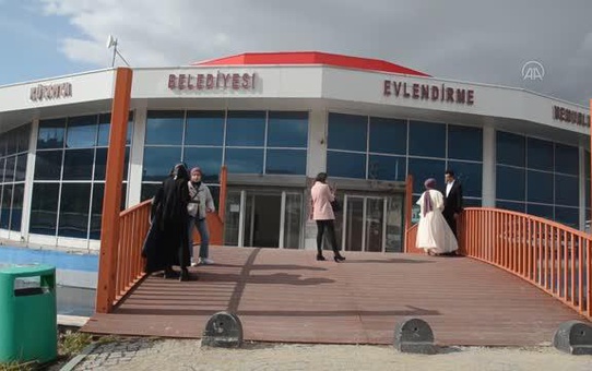 Kütahya'da 11 çiftin nikahları '22.02.2022'de kıyıldı