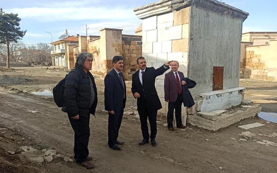 Tarihi kent meydanı çalışmaları sürüyor
