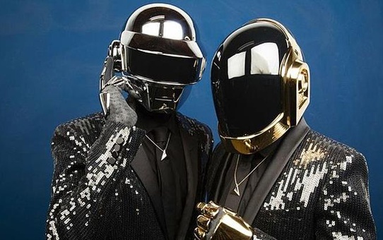 Daft Punk sosyal medya hesaplarından yaptığı paylaşımda geri dönüşün sinyalini verdi