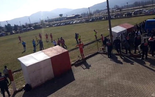 Saltukovaspor Çaycuma Gençlerbirliği karşılaşmasına jandarma müdahelesi