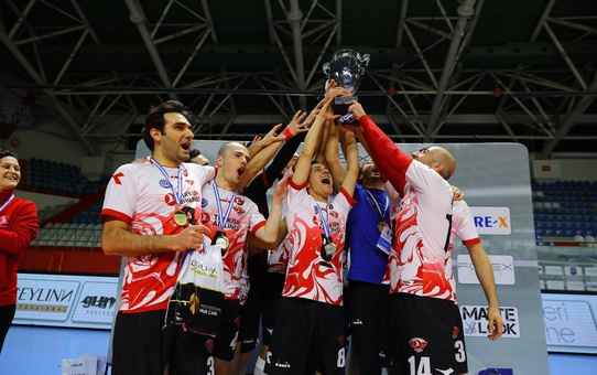 THY çalışanları voleybolda şampiyon oldu