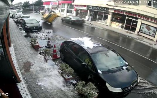 SARIYER'DE TAKSİ KAZASI KAMERADA
