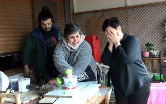 Son dakika: YANGINDA ZEHİRLENEN KEDİLERİ HAYATTA TUTMA ÇABASI