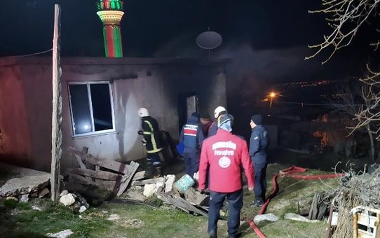 Yalnız yaşadığı evde çıkan yangında öldü