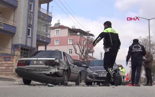 ÇALINTI ARAÇLA KAZA YAPTILAR, YAYA OLARAK KAÇTILAR