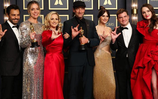 Oscar'da En İyi Film ödülünü CODA aldı! Oyuncu Troy Kotsur, Oscar alan ilk işitme engelli olarak tarihe geçti