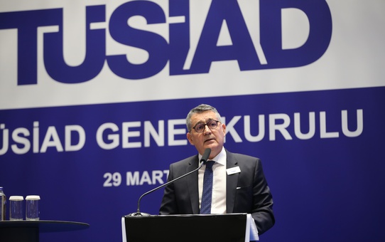 Bayrak değişimi: TÜSİAD'da Kaslowski'nin yerine Orhan Turan geldi