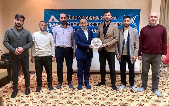 Başkan Dağtekin TÜGVA'da gençlerle buluştu