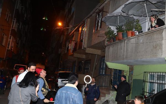 Bağcılar'da radyocular vatandaşları sahura kaldırdı