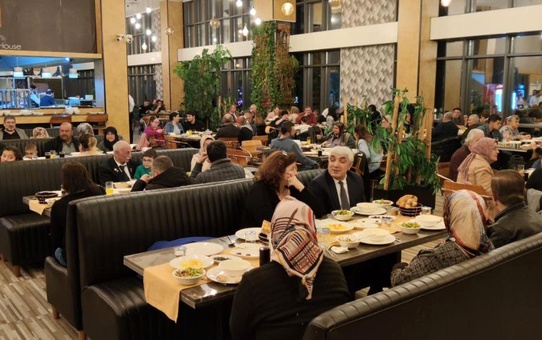 Şehit aileleri ve gaziler iftarda buluştu