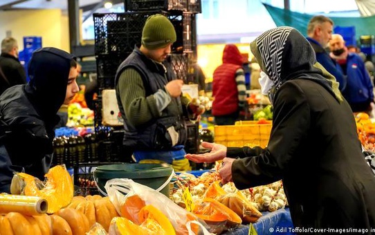 Ekonomi uzmanları: Türkiye bir süre daha yüksek enflasyonu yaşayacak