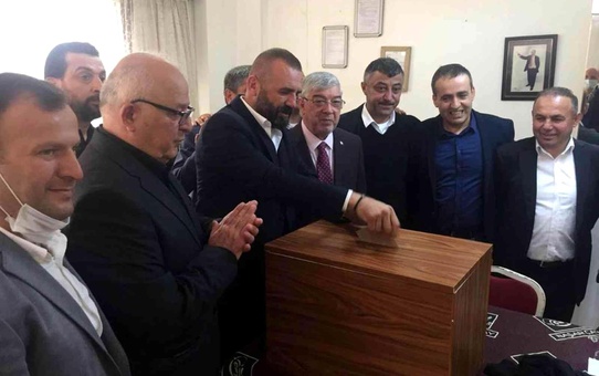 Samsun 2. Dolmuş Derneği Başkanlığına Ahmet Kabadayı yeniden seçildi