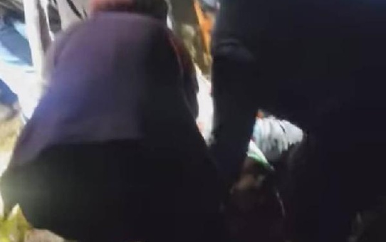 Son dakika haberleri! Hafif ticari araç dereye yuvarlandı: 2 ölü