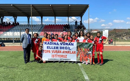 Kız futbol turnuvasında grup maçları sona erdi
