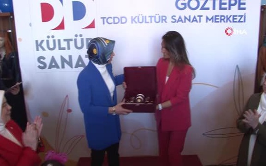 TCDD Genel Müdürü Metin Akbaş: '165 yıllık geçmişi olan TCDD'nin tarihi objeleri bu odada sergilenmekte. Bu sergileri zamanla değiştireceğiz'