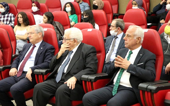 Menevşe: 'Vizesiz seyahat imkanı sağlanmalı'
