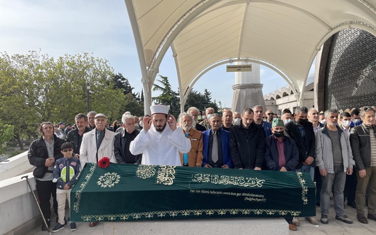 Sinema tarihçisi Agah Özgüç, son yolculuğuna uğurlandı