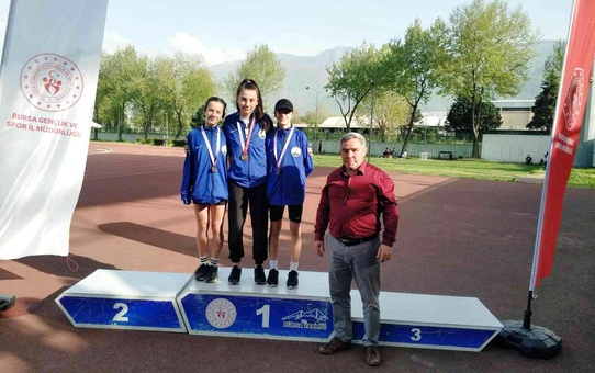 Osmangazili atletler zirveden inmiyor