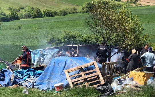 Barakada çıkan yangında yaralanan besici, hayatını kaybetti