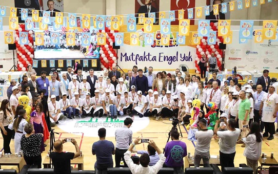 Engelli öğrenciler yemek pişirdi, lezzeti damaklarda kaldı