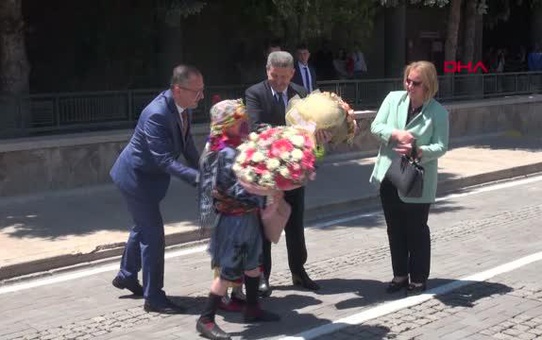 UŞAK VALİSİ TURAN ERGÜN GÖREVİNE BAŞLADI