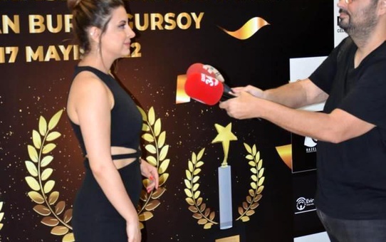 Girişimci Özdemir, 'Yılın En İyi Çıkış Yapan Yaşam Koçu' ödülüne layık görüldü
