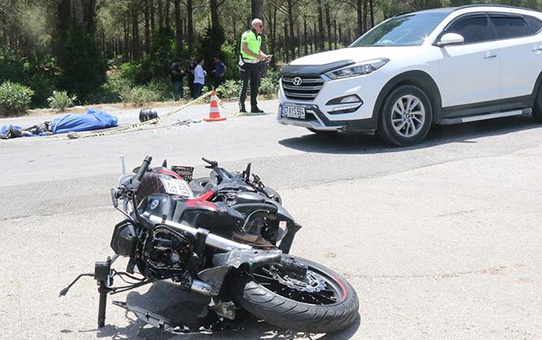 37 yaşındaki bir motosiklet sürücüsü, karşı yönden gelen kamyonla çarpışarak yaşamını yitirdi