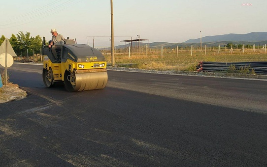 Akhisar Belediyesi'nden Akselendi'de Asfalt Çalışması