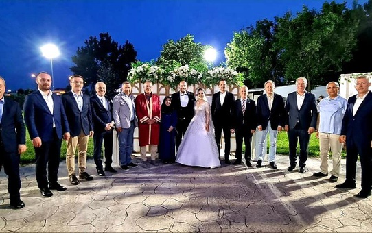 Başkan Işıksu nikahı kıydı, Bakan Yardımcısı Duran nikah şahidi oldu