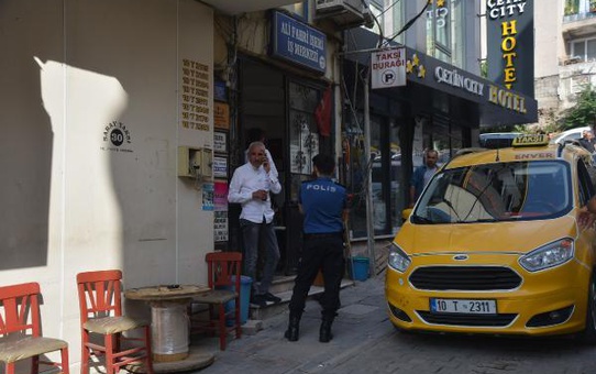 İş insanı, ofisinde başından tabancayla vurulmuş halde ölü bulundu