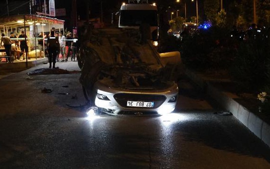 Antalya'da otomobil ile motosiklet çarpıştı: 1 ölü, 2 yaralı