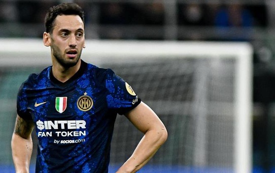 Hakan Çalhanoğlu'na Paris Saint-Germain talip oldu! Mbappe ve Messi ile takım arkadaşı olacak