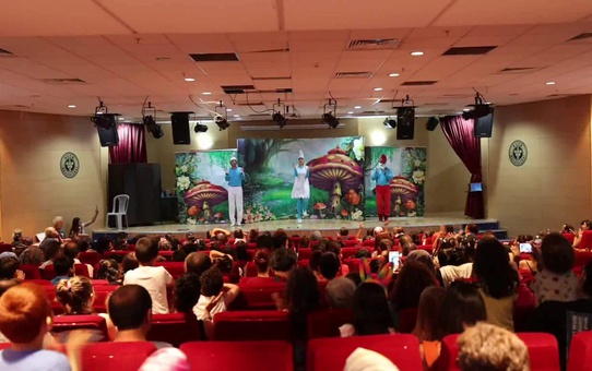 Bucalı Minikler, Dev Şirinlerle Eğlendi
