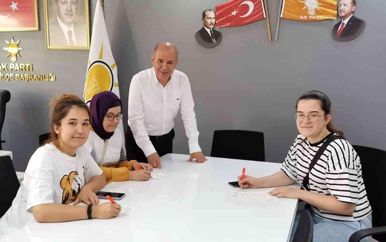 Balıkesir'de üçüz kardeşler AK Partiye üye oldu