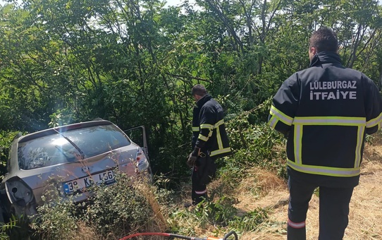 Kırklareli'nde şarampoldeki ağaçlara çarpan otomobildeki sürücü öldü, eşi ve 2 çocuğu yaralandı