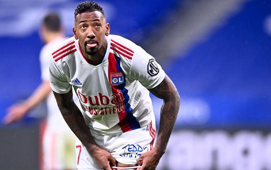 Galatasaray defansa dünya yıldızını getiriyor! Jerome Boateng'in menajeri İstanbul'a davet edildi