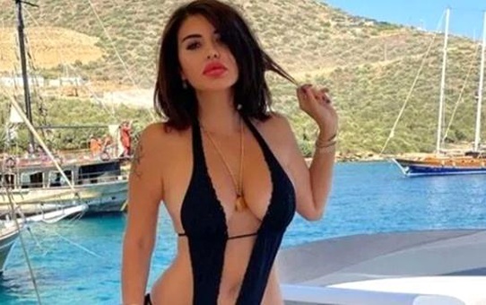 Onlyfans Hesabı Açmıştı... Cüretkar Pozu Olay Oldu!