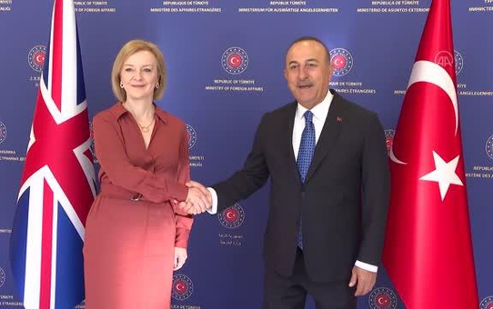 İngiltere'de Muhafazakar Parti üyelerinin Truss'ı tercih etmesi daha olası görünüyor