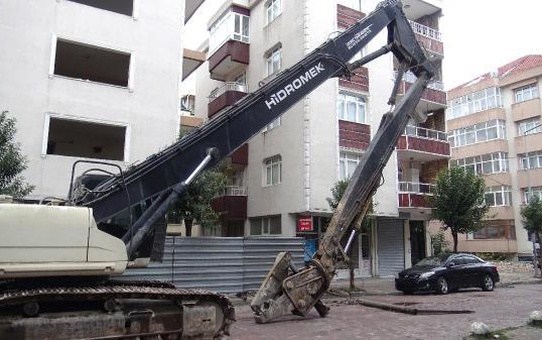 DEVRİLEN ELEKTRİK DİREĞİ ALTINDA ÖLÜM SORUŞTURMASINDA 5 YILA KADAR HAPİS