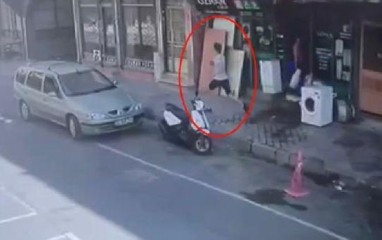 BAĞCILAR'DA KAPKAÇÇILAR KAMERADA