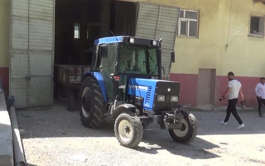 Muş'ta hasat edilen buğday taş değirmenlerde öğütülüyor