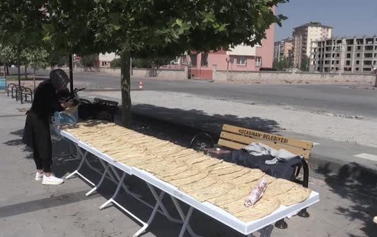Kayseri'de Kur'an kursu öğrencilerinin ikramlıkları hayırseverlerden